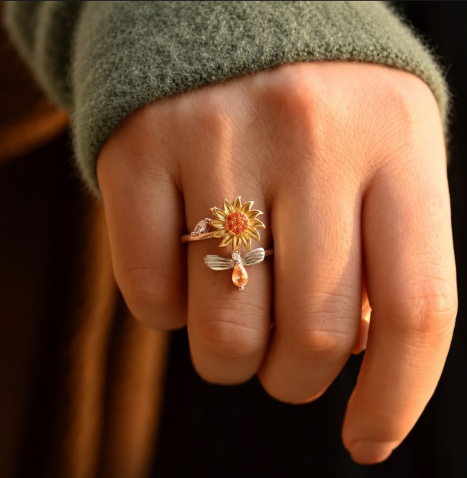 Anillo Girasol Giratorio puesto en la mano