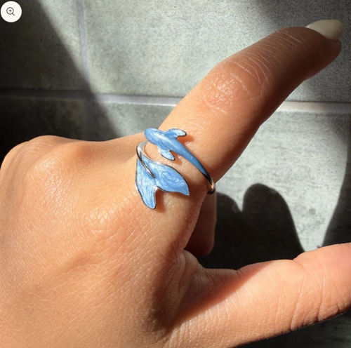 Anillo Ballena puesto en la mano